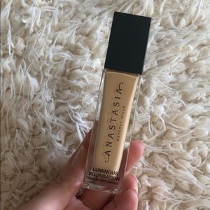 Anastasia Beverly Hills Foundation 305N